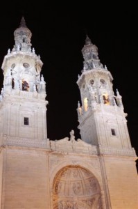 Una de muchas iglesias que se encuentran a lo largo del Camino de Santiago.  Foto de cortesía