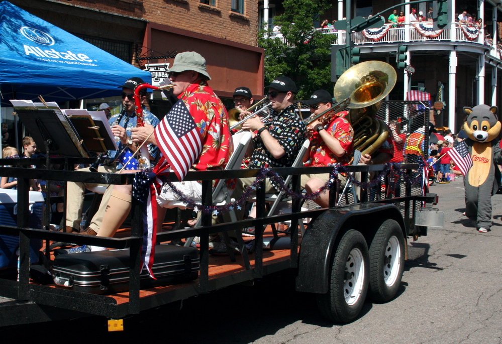 07-04-15 Parade02f