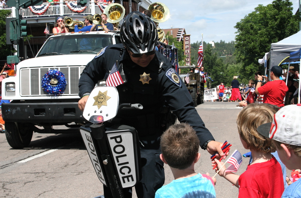 07-04-15 Parade03g