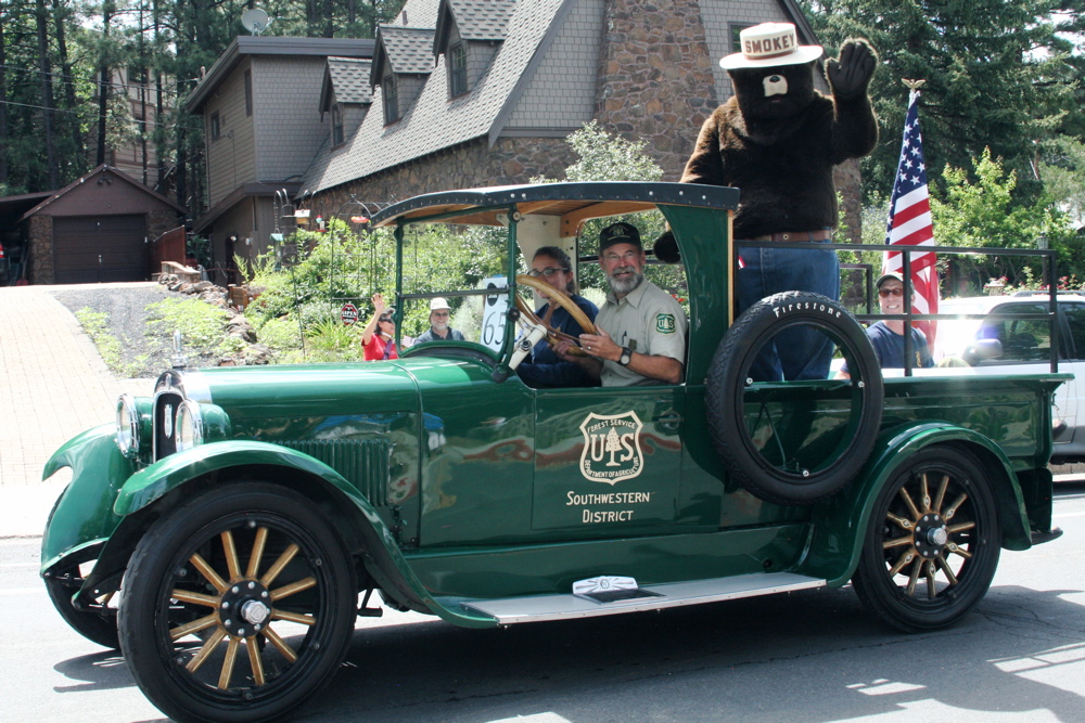 07-04-15 Parade05a