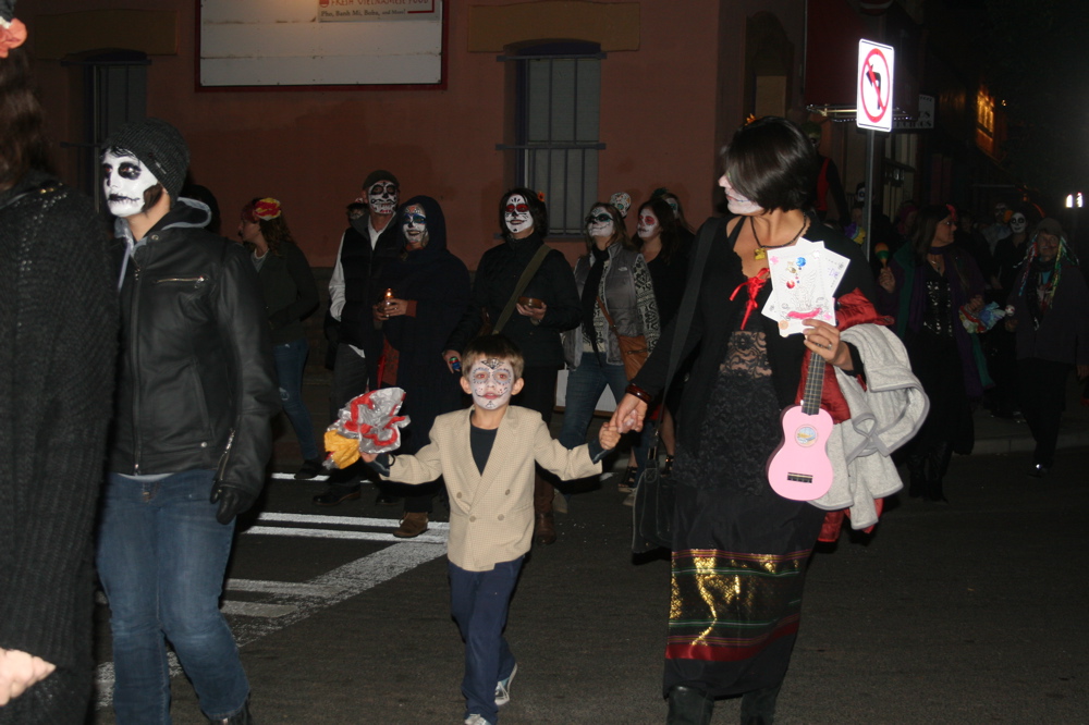 11-02-15 Muertos Procession-011