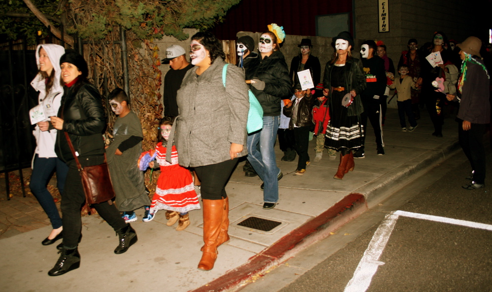 11-02-15 Muertos Procession-012