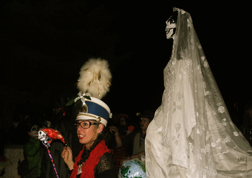 11-02-15 Muertos Procession-019