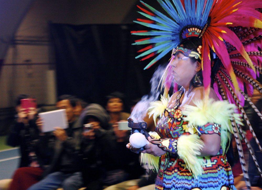 11-07-15 Aztec dancers04